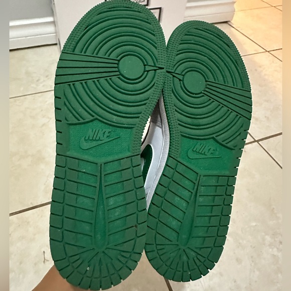 Nike Air Jordan 1 Mid Se (GS) 4Y/5W - Picture 7 of 8